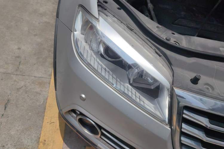 Used Haval H6 2015 Sport Edition 1.5T Automatic Two-Wheel Drive Luxury Model Right Front Headlight