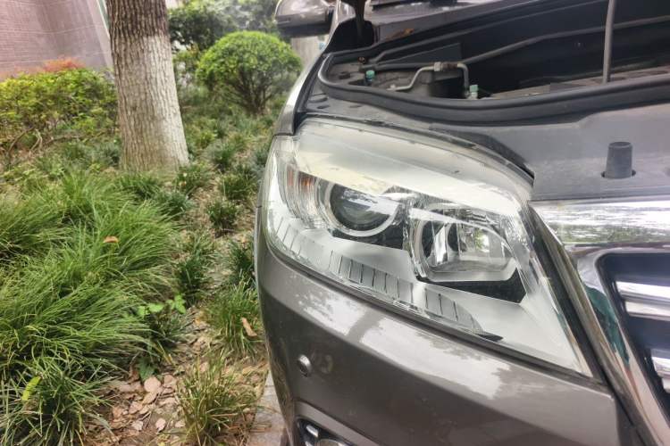 Used Haval H6 2015 Sport Edition 1.5T Automatic Two-Wheel Drive Luxury Model Right Front Headlight