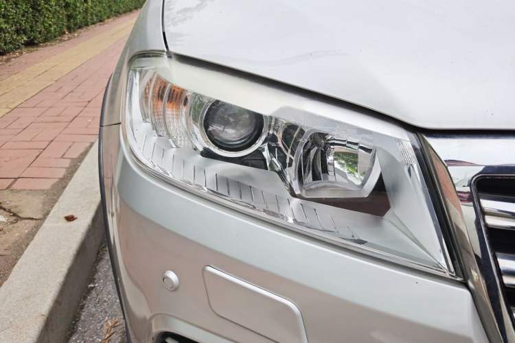 Used Haval H6 2015 Sport Edition 1.5T Automatic Two-Wheel Drive Luxury Model Right Front Headlight