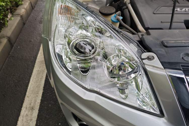 Used Haval H6 2015 Upgraded Model 1.5T Manual Two-Wheel Drive Elite Version Right Front Headlight