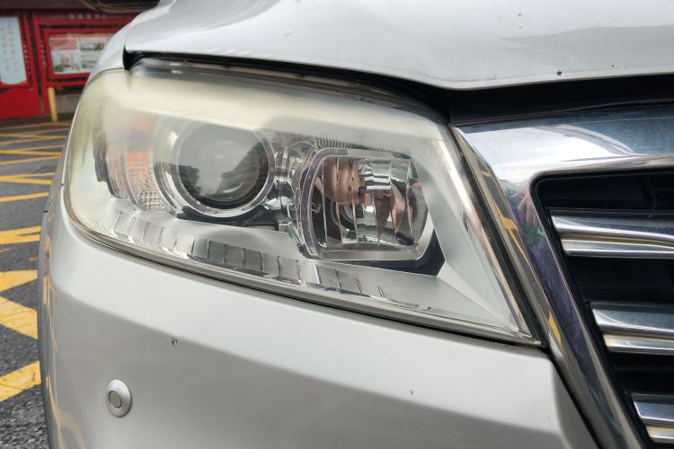 Used Haval H6 2015 Revised Version Sport Edition 1.5T Manual Transmission Two-Wheel Drive Elite Grade Right Front Headlight