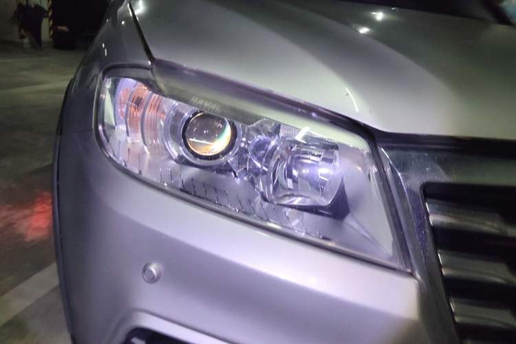 Used Haval H6 2015 Sport Edition 1.5T Automatic Two-Wheel Drive Luxury Model Right Front Headlight