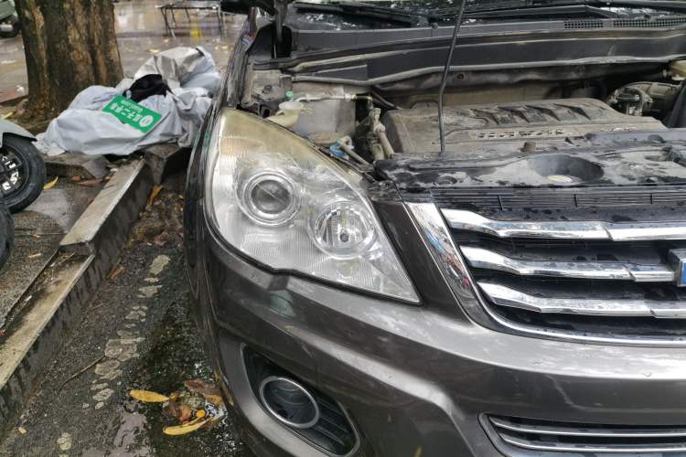 Used Haval H6 2015 Upgraded Model 1.5T Manual Two-Wheel Drive Elite Version Right Front Headlight