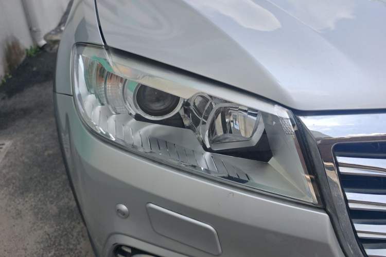 Used Haval H6 2015 Sport Edition 1.5T Automatic Two-Wheel Drive Luxury Model Right Front Headlight