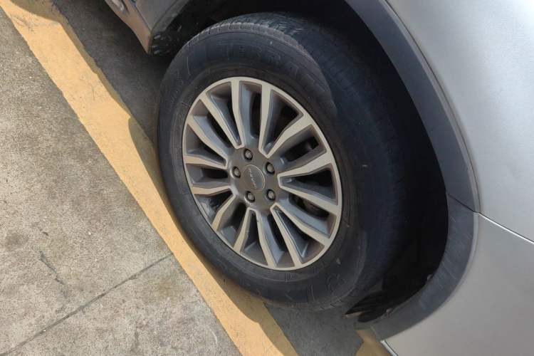 Used Haval H6 2015 Sport Edition 1.5T Automatic Two-Wheel Drive Luxury Model Right Front Wheel Hub