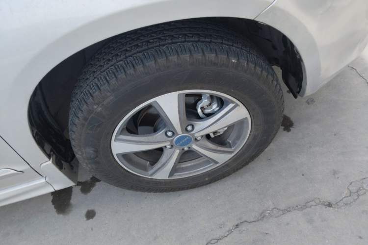 Used Haval H6 2015 Upgraded Model 1.5T Manual Two-Wheel Drive Elite Version Right Front Wheel Hub