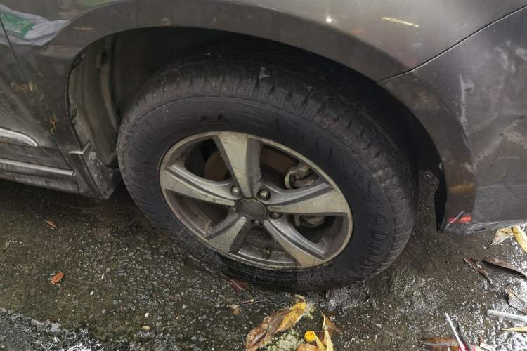 Used Haval H6 2015 Upgraded Model 1.5T Manual Two-Wheel Drive Elite Version Right Front Wheel Hub