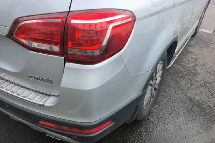 Used Haval H6 2015 Sport Edition 1.5T Automatic Two-Wheel Drive Luxury Model Right Rear Taillight