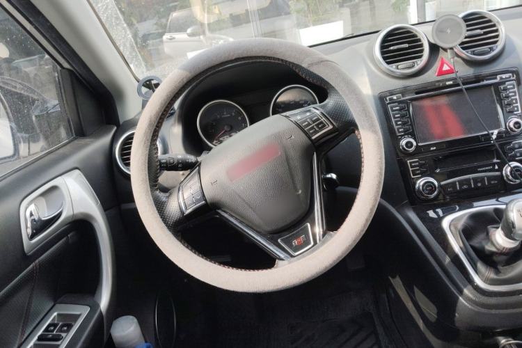 Used Haval H6 2015 Upgraded Model 1.5T Manual Two-Wheel Drive Elite Version Steering Wheel