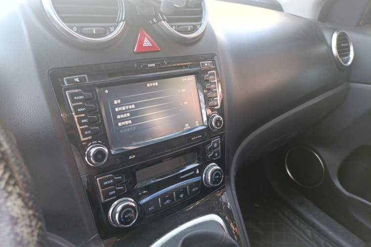 Used Haval H6 2015 Upgraded Model 1.5T Manual Two-Wheel Drive Elite Version Audio And AC Panel