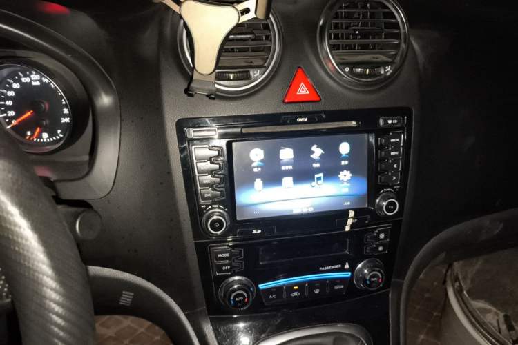 Used Haval H6 2015 Upgraded Model 1.5T Manual Two-Wheel Drive Elite Version Audio And AC Panel