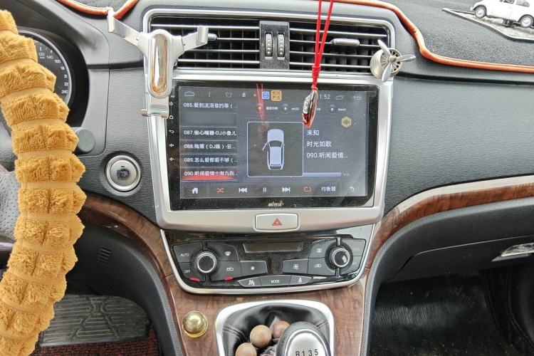 Used Haval H6 2015 Sport Edition 1.5T Manual Two-Wheel Drive Elite Model Audio And AC Panel