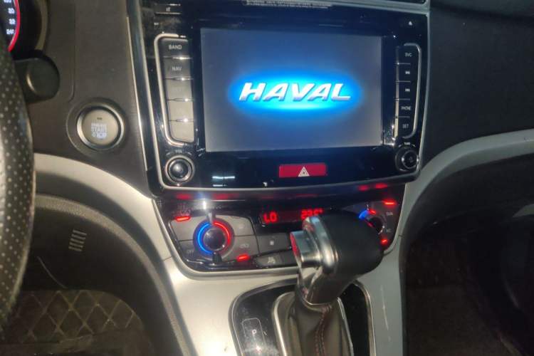 Used Haval H6 2015 Sport Edition 1.5T Automatic Two-Wheel Drive Luxury Model Audio And AC Panel