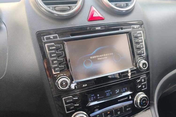 Used Haval H6 2015 Upgraded Model 1.5T Manual Two-Wheel Drive Elite Version Audio And AC Panel