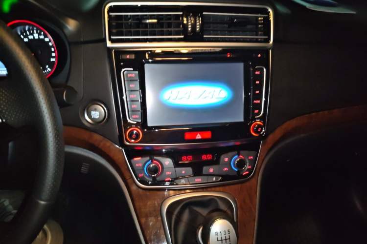 Used Haval H6 2015 Revised Version Sport Edition 1.5T Manual 4x4 Elite Trim Audio And AC Panel