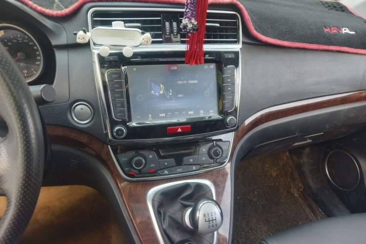 Used Haval H6 2015 Revised Version Sport Edition 1.5T Manual Transmission Two-Wheel Drive Elite Grade Audio And AC Panel