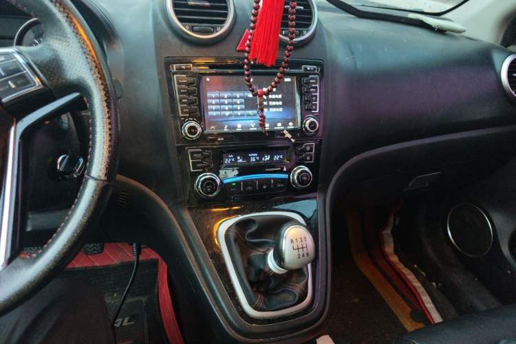 Used Haval H6 2015 Upgraded Model 1.5T Manual Two-Wheel Drive Elite Version Audio And AC Panel