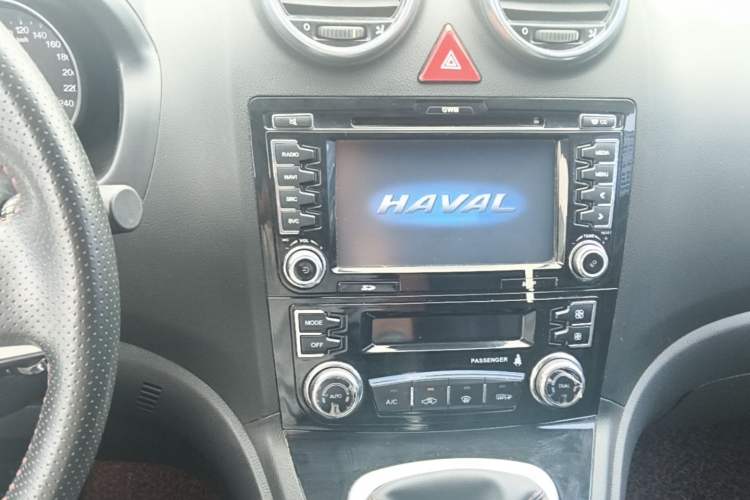 Used Haval H6 2015 Upgraded Model 1.5T Manual Two-Wheel Drive Elite Version Audio And AC Panel