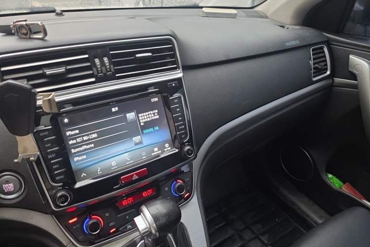 Used Haval H6 2015 Sport Edition 1.5T Automatic Two-Wheel Drive Luxury Model Audio And AC Panel