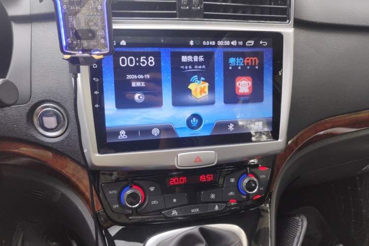 Used Haval H6 2015 Upgraded Model 1.5T Manual Two-Wheel Drive Elite Version Audio And AC Panel