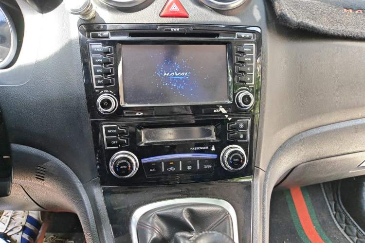 Used Haval H6 2015 Upgraded Model 1.5T Manual Two-Wheel Drive Elite Version Audio And AC Panel