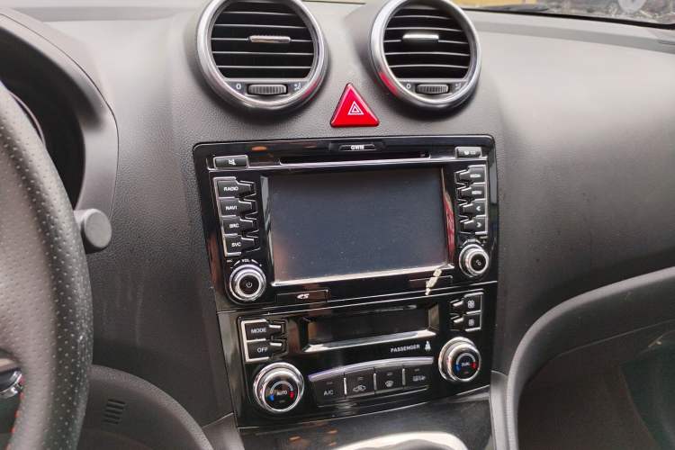 Used Haval H6 2015 Upgraded Model 1.5T Manual Two-Wheel Drive Elite Version Audio And AC Panel