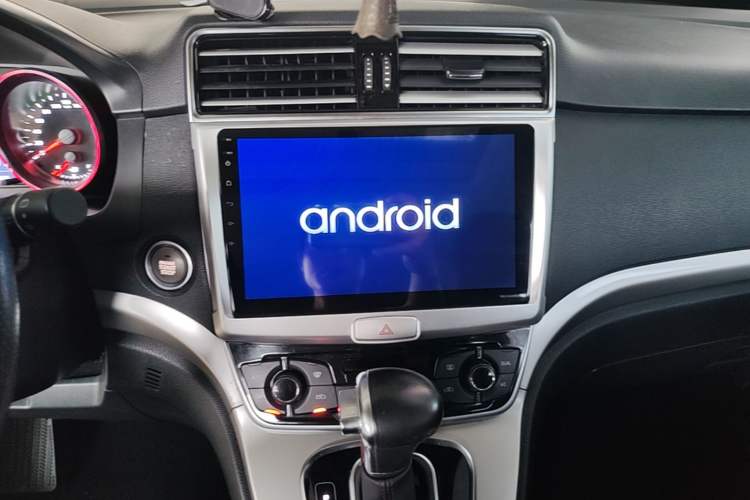 Used Haval H6 2015 Sport Edition 1.5T Automatic Two-Wheel Drive Luxury Model Audio And AC Panel