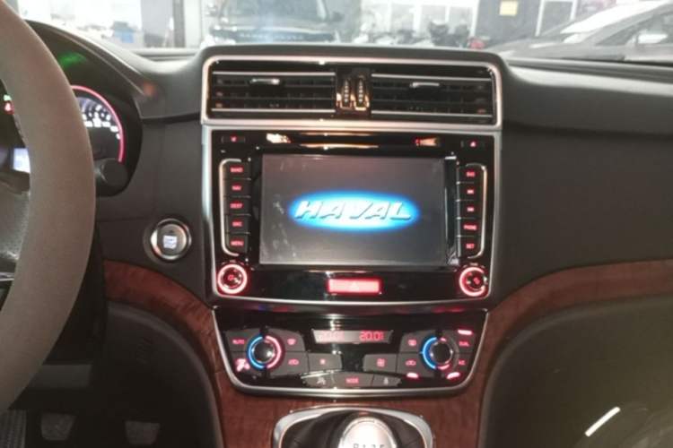 Used Haval H6 2015 Revised Version Sport Edition 1.5T Manual Transmission Two-Wheel Drive Elite Grade Audio And AC Panel