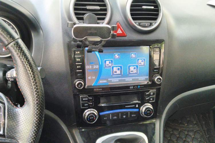 Used Haval H6 2015 Upgraded Model 1.5T Manual Two-Wheel Drive Elite Version Audio And AC Panel