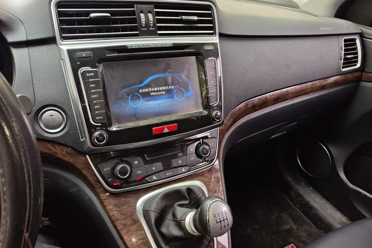 Used Haval H6 2015 Revised Version Sport Edition 1.5T Manual Transmission Two-Wheel Drive Elite Grade Audio And AC Panel