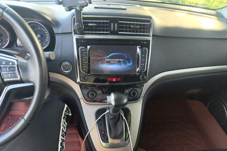 Used Haval H6 2015 Sport Edition 1.5T Automatic Two-Wheel Drive Luxury Model Audio And AC Panel