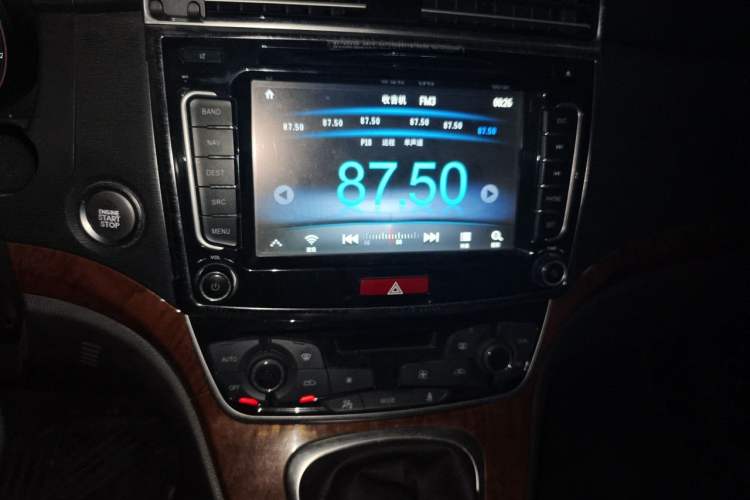 Used Haval H6 2015 Revised Version Sport Edition 1.5T Manual Transmission Two-Wheel Drive Elite Grade Audio And AC Panel