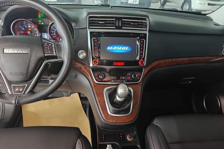 Used Haval H6 2015 Revised Version Sport Edition 1.5T Manual Transmission Two-Wheel Drive Elite Grade Audio And AC Panel