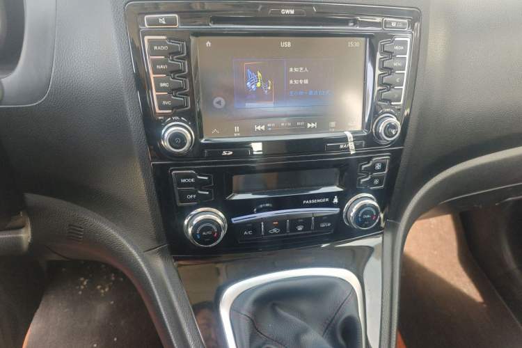 Used Haval H6 2015 Upgraded Model 1.5T Manual Two-Wheel Drive Elite Version Audio And AC Panel