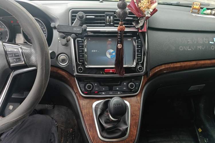 Used Haval H6 2015 Revised Version Sport Edition 1.5T Manual Transmission Two-Wheel Drive Elite Grade Audio And AC Panel