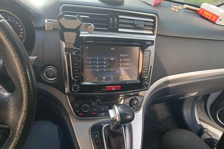 Used Haval H6 2015 Sport Edition 1.5T Automatic Two-Wheel Drive Luxury Model Audio And AC Panel