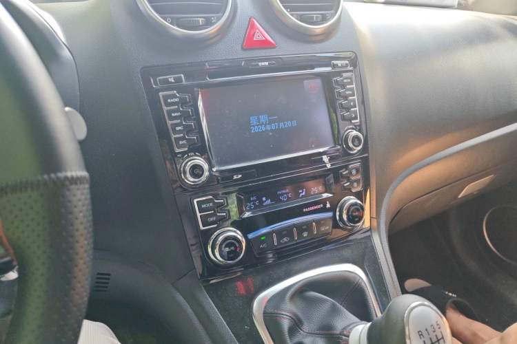 Used Haval H6 2015 Upgraded Model 1.5T Manual Two-Wheel Drive Elite Version Audio And AC Panel