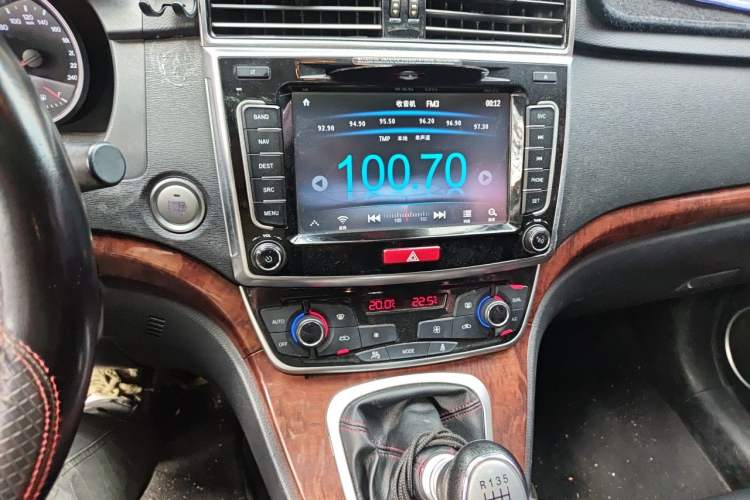 Used Haval H6 2015 Sport Edition 1.5T Manual Two-Wheel Drive Elite Model Audio And AC Panel
