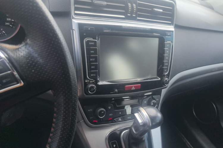 Used Haval H6 2015 Sport Edition 1.5T Automatic Two-Wheel Drive Luxury Model Audio And AC Panel