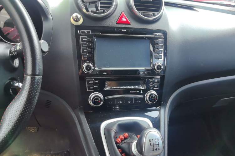 Used Haval H6 2015 Upgraded Model 1.5T Manual Two-Wheel Drive Elite Version Audio And AC Panel