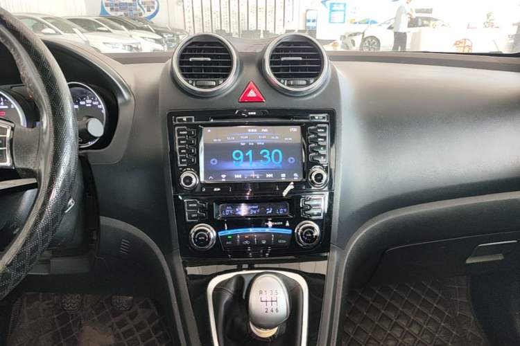 Used Haval H6 2015 Upgraded Model 1.5T Manual Two-Wheel Drive Elite Version Audio And AC Panel