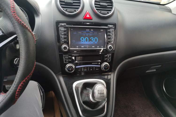 Used Haval H6 2015 Upgraded Model 1.5T Manual Two-Wheel Drive Elite Version Audio And AC Panel