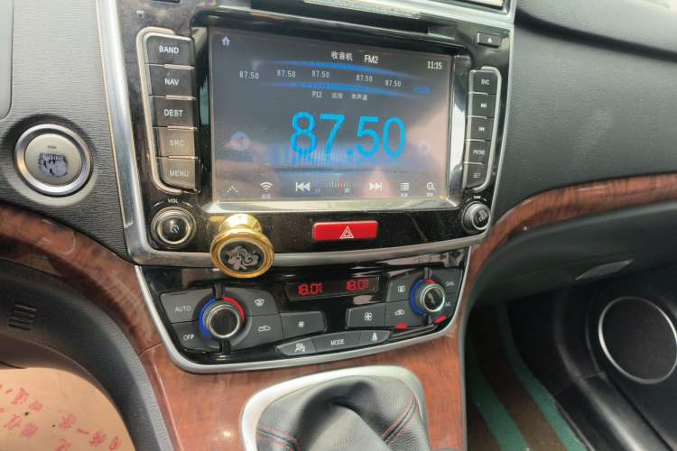Used Haval H6 2015 Revised Version Sport Edition 1.5T Manual Transmission Two-Wheel Drive Elite Grade Audio And AC Panel