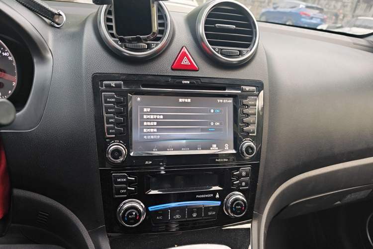 Used Haval H6 2015 Upgraded Model 1.5T Manual Two-Wheel Drive Elite Version Audio And AC Panel