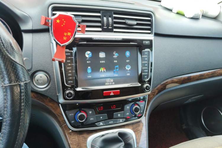 Used Haval H6 2015 Revised Version Sport Edition 1.5T Manual Transmission Two-Wheel Drive Elite Grade Audio And AC Panel