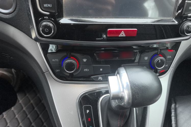 Used Haval H6 2015 Sport Edition 1.5T Automatic Two-Wheel Drive Luxury Model Audio And AC Panel