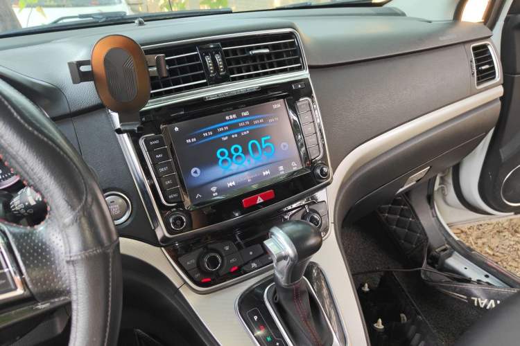 Used Haval H6 2015 Sport Edition 1.5T Automatic Two-Wheel Drive Luxury Model Audio And AC Panel