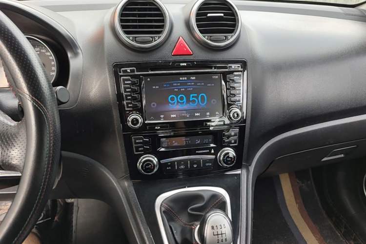 Used Haval H6 2015 Upgraded Model 1.5T Manual Two-Wheel Drive Elite Version Audio And AC Panel
