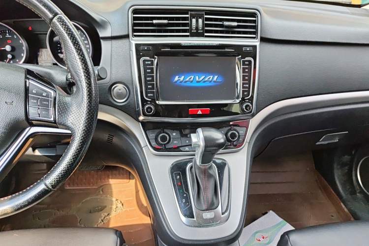 Used Haval H6 2015 Sport Edition 1.5T Automatic Two-Wheel Drive Luxury Model Audio And AC Panel
