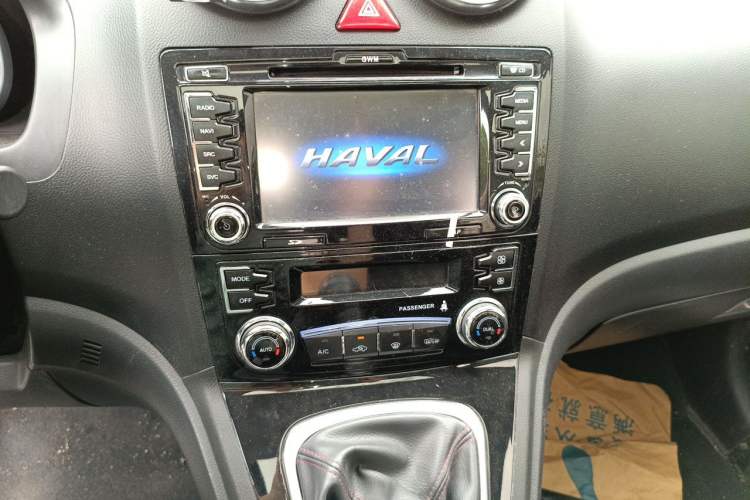 Used Haval H6 2015 Upgraded Model 1.5T Manual Two-Wheel Drive Elite Version Audio And AC Panel